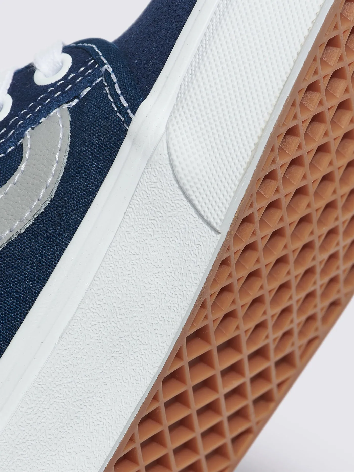 Chukka Low Sidestripe Navy/Grey Shoes