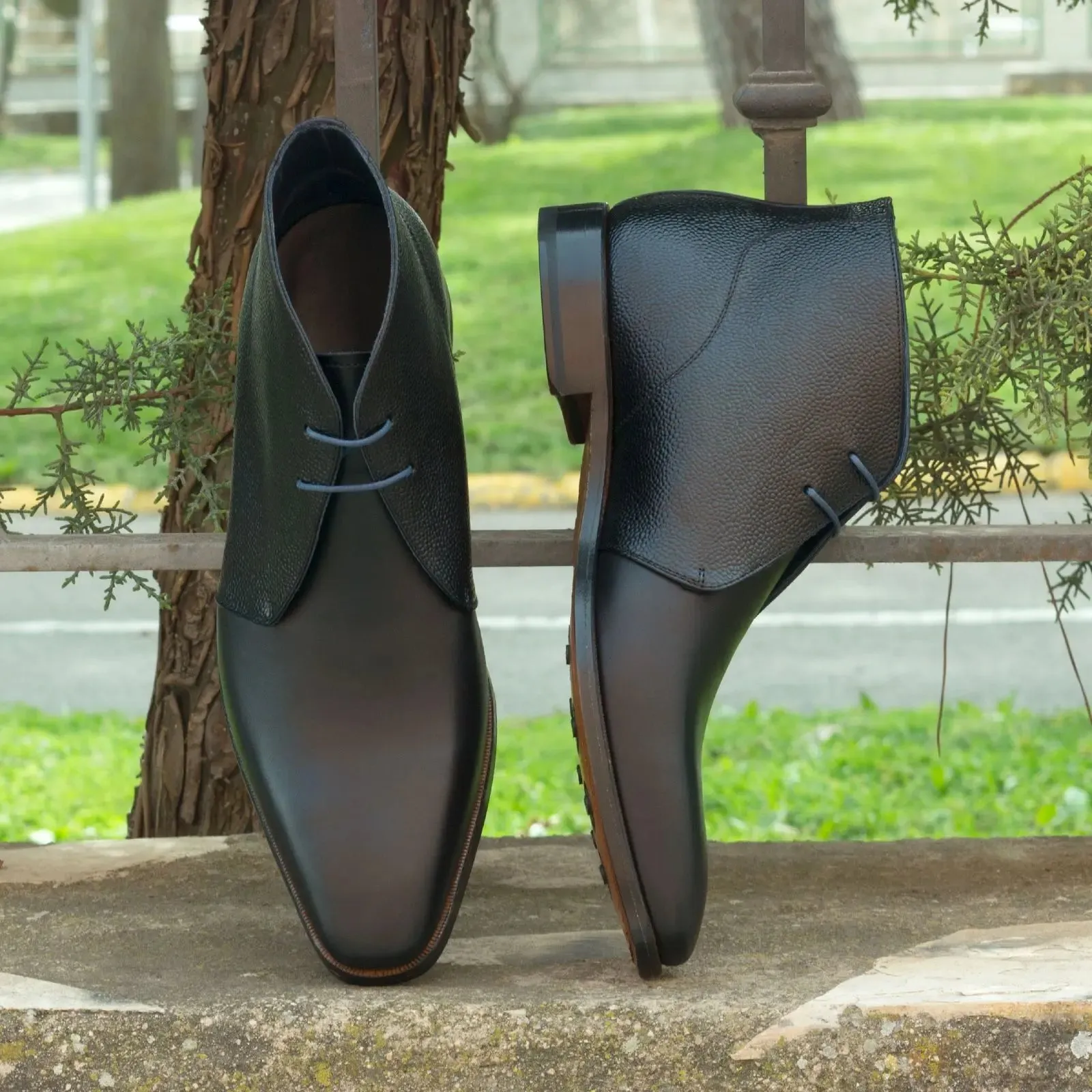 DapperFam Vivace in Navy / Black Men's Italian Leather & Italian Pebble Grain Leather Chukka