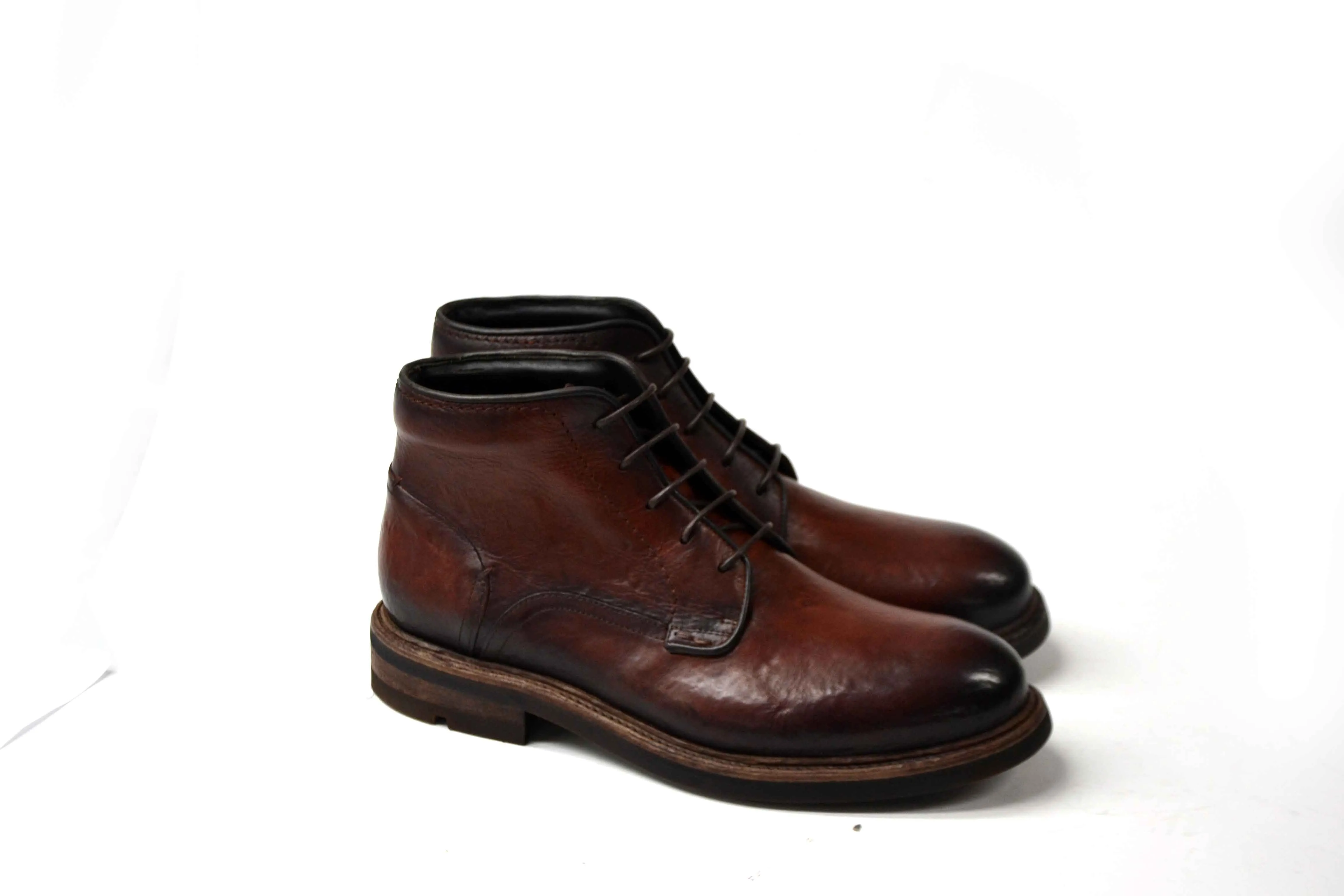 LAST PAIR 40- COLOMBIA COGNAC CHUKKA BOOTS