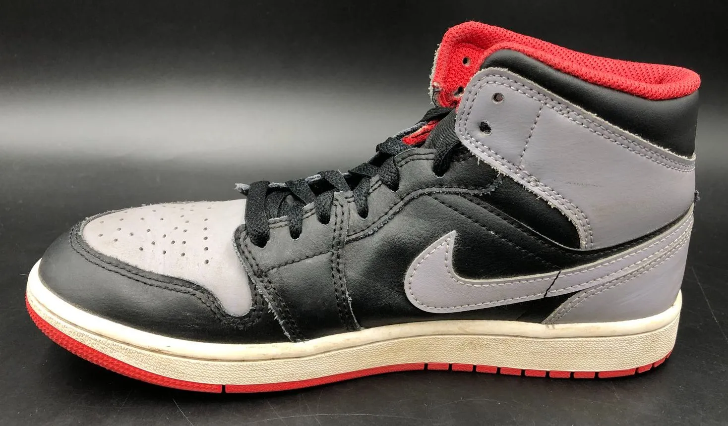 Nike Air Jordan 1 Mid 'Bred Shadow' Men's Black/Grey/Red Sneakers - Sz 8 ( COA)