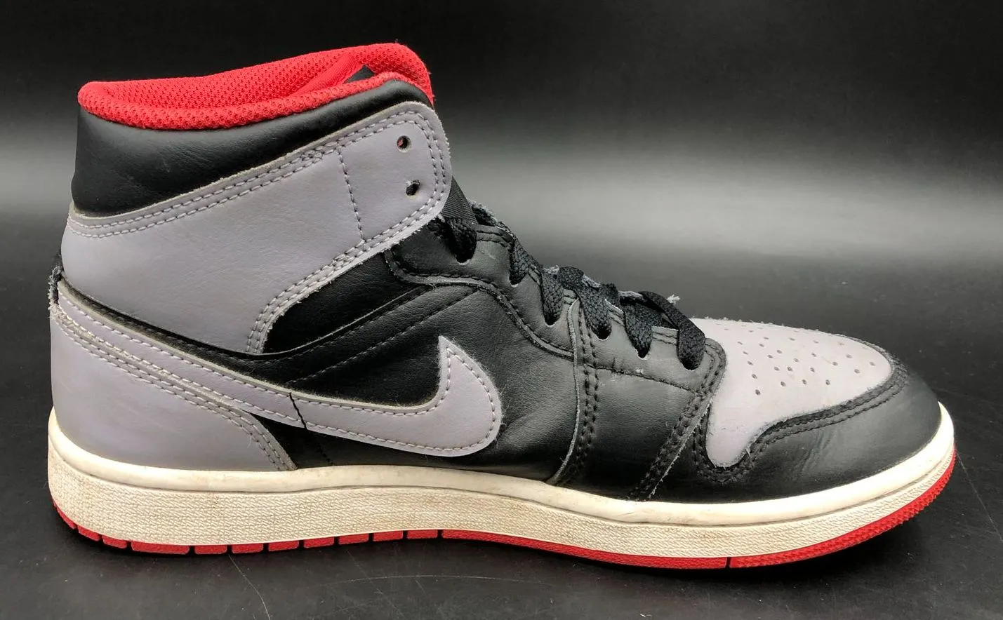 Nike Air Jordan 1 Mid 'Bred Shadow' Men's Black/Grey/Red Sneakers - Sz 8 ( COA)