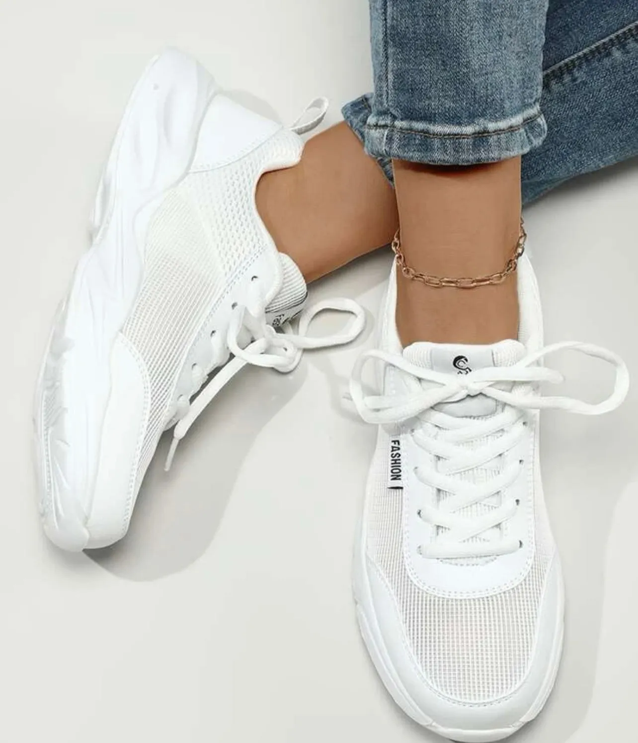 Patch detail lace-up front running shoes