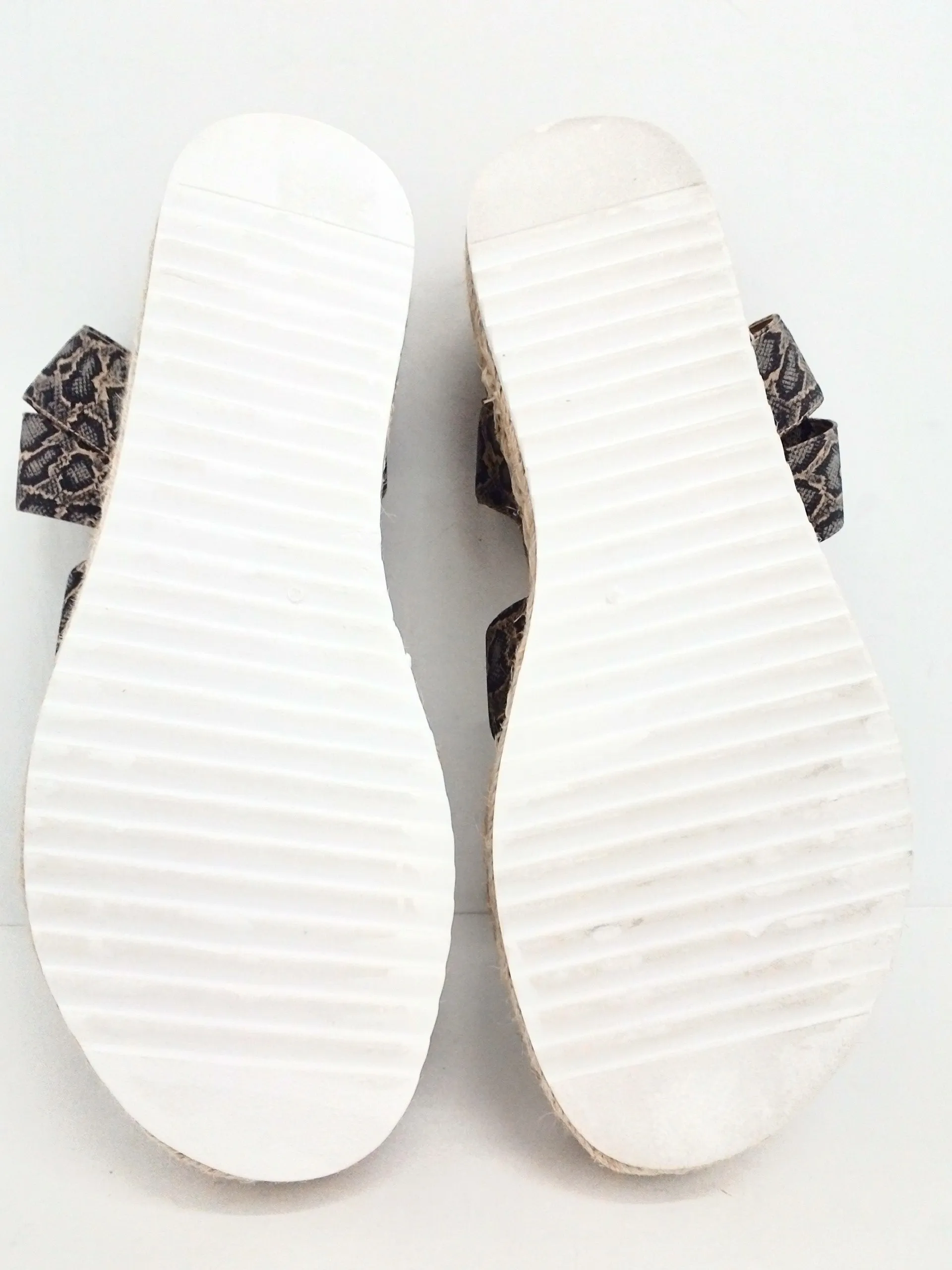 Steve Madden Women's Snake Print Grey Platform Sandals Size 9